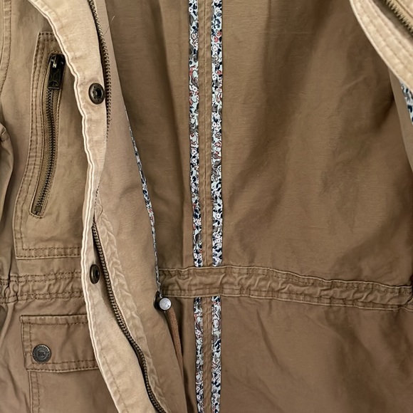 Tan Jacket - Picture 6 of 7